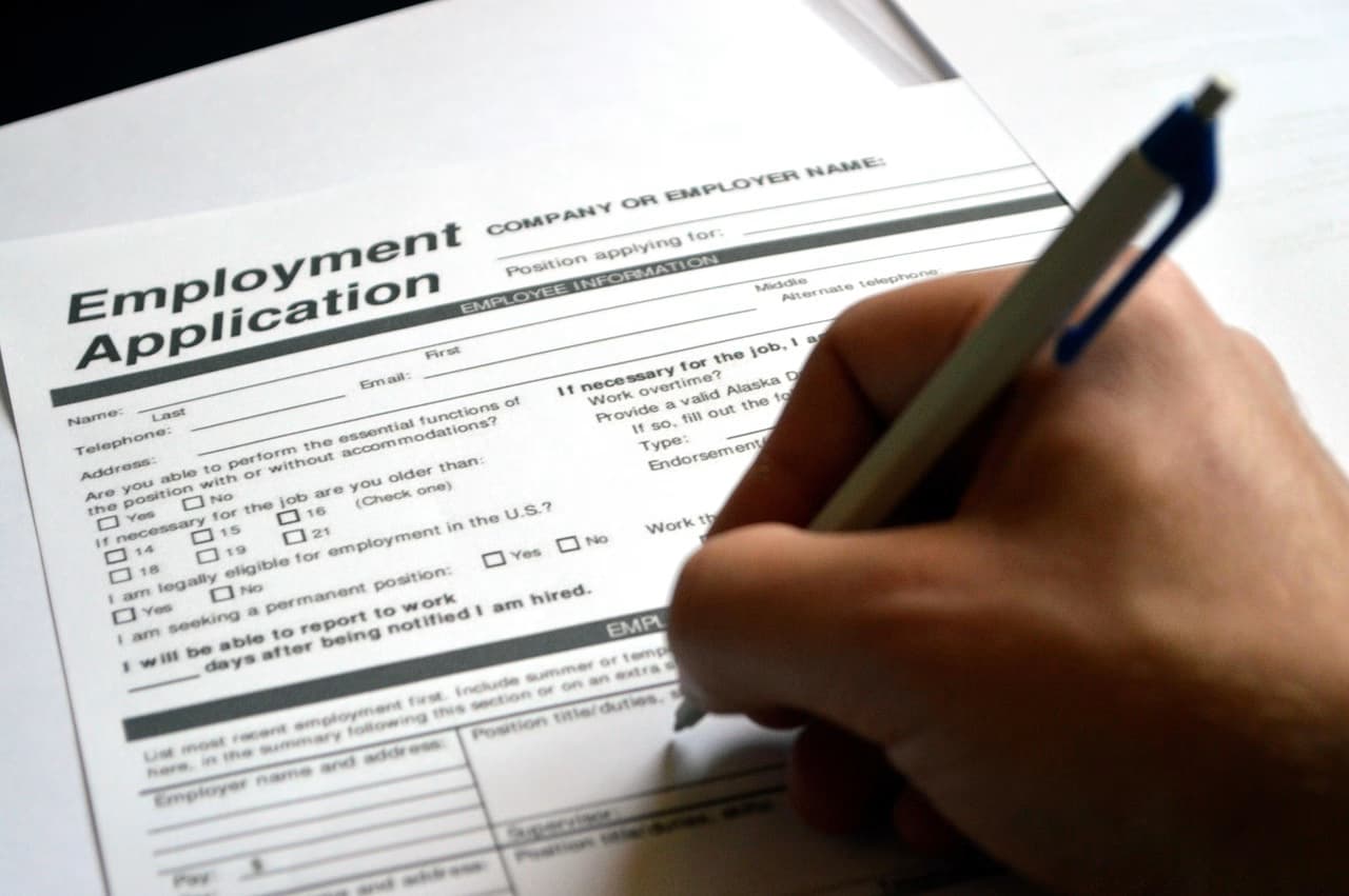 Mudança ou encerramento de emprego com um Accredited Employer Work Visa (AEWV)